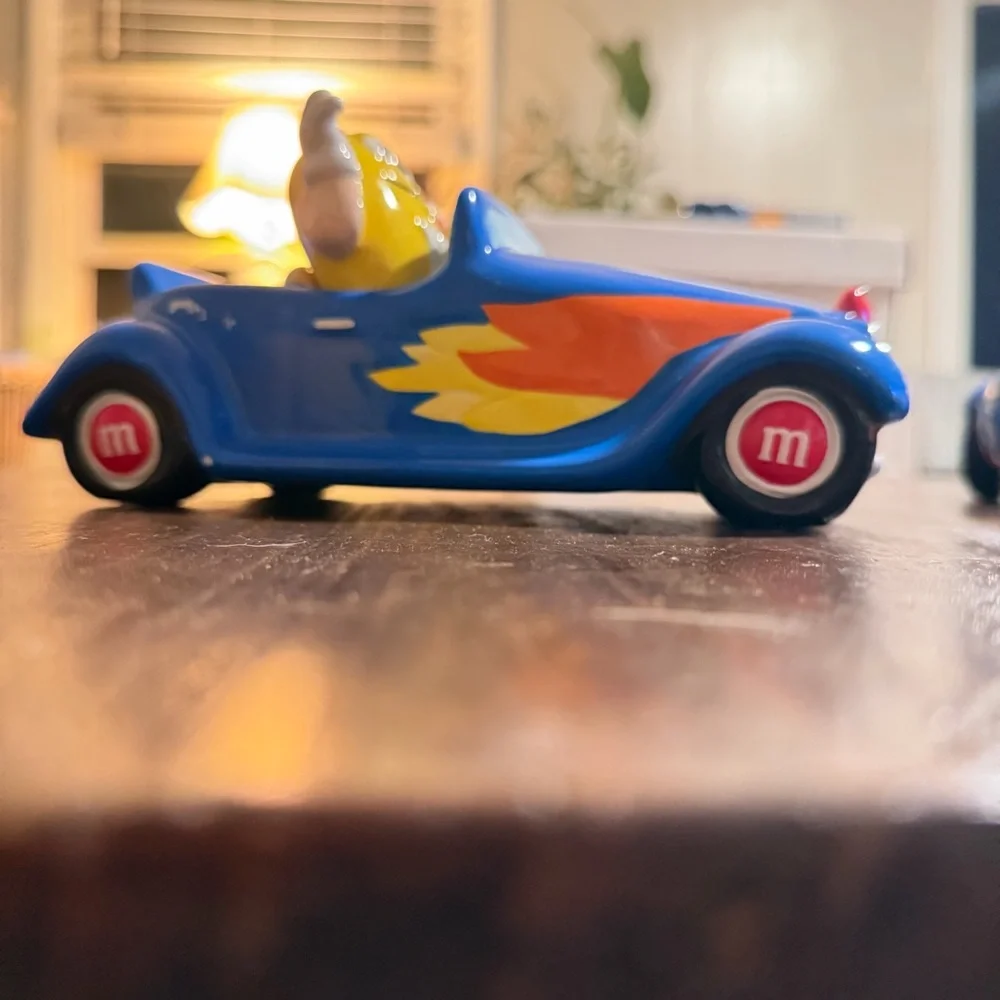 VTG M&M'S Ceramic Car Candy Dish - Red & Yellow M&M Figures